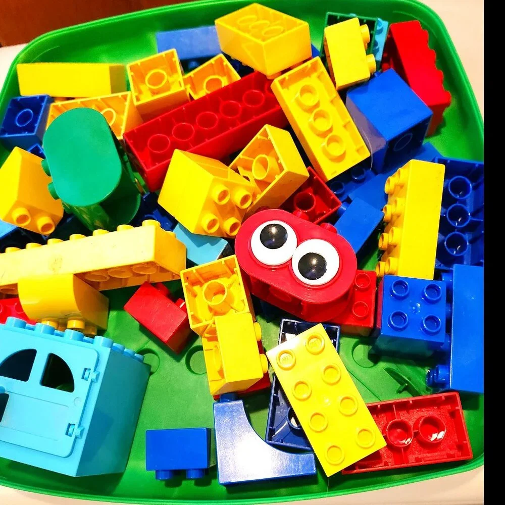 Authentic Legos Duplo Building blocks 100 Various colors Misc Good Condition!!!